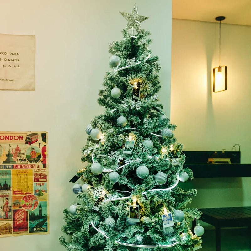 Árvore De Natal Luxo Pinheiro Neve 2,10m 1.062 Galhos Cor Nevada